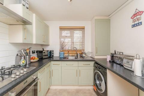 2 bedroom apartment for sale, Queensbridge Court, Queensbridge Road, London