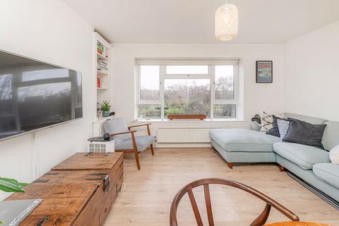 2 bedroom apartment for sale, Queensbridge Court, Queensbridge Road, London