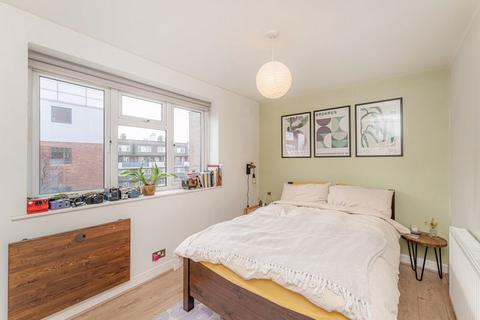 2 bedroom apartment for sale, Queensbridge Court, Queensbridge Road, London