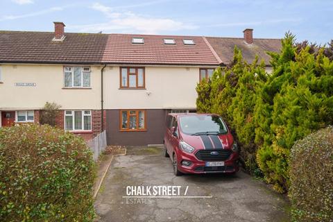 5 bedroom terraced house for sale, Roles Grove, Romford, RM6