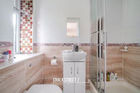 21 Roles Grove, Romford, RM6 5LT