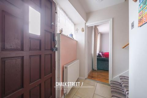21 Roles Grove, Romford, RM6 5LT