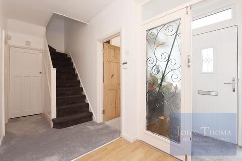 3 bedroom terraced house for sale, Lancelot Road, Hainault IG6