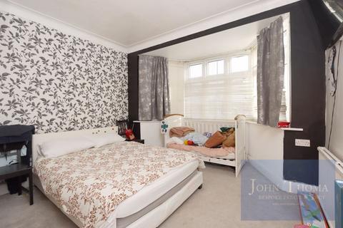 3 bedroom terraced house for sale, Lancelot Road, Hainault IG6