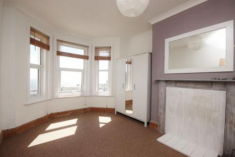 3 bedroom flat to rent, St Catherines Road, Southbourne