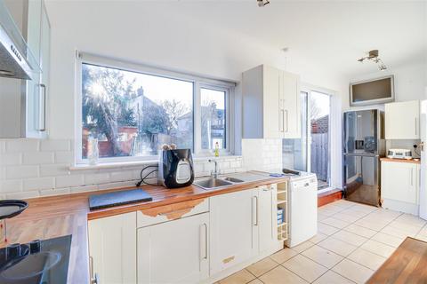 24 Albion Road, Westcliff-on-sea, SS0 7DR