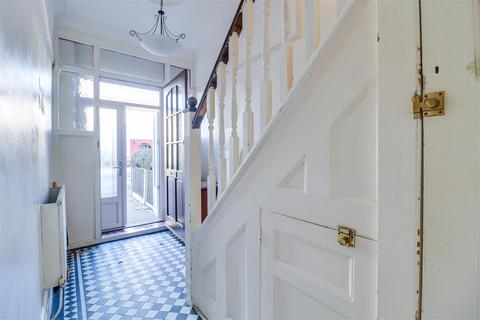 24 Albion Road, Westcliff-on-sea, SS0 7DR