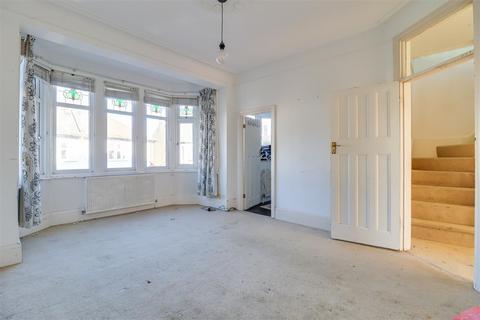 24 Albion Road, Westcliff-on-sea, SS0 7DR