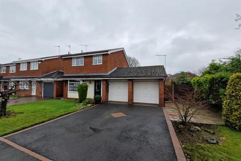 4 bedroom detached house to rent, Stanier Close, Crewe