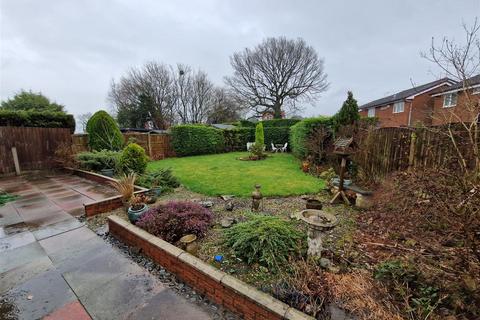 4 bedroom detached house to rent, Stanier Close, Crewe