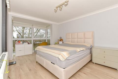 2 bedroom apartment for sale, Hollybush Hill, Wanstead