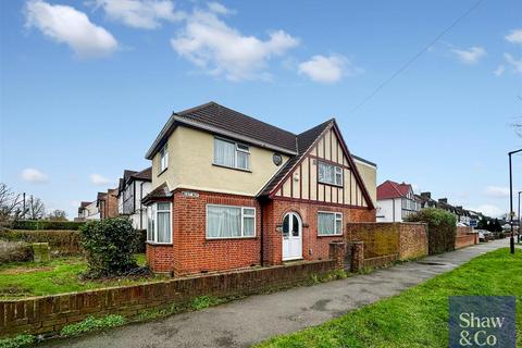 4 bedroom detached house for sale, The Crossways, Hounslow TW5