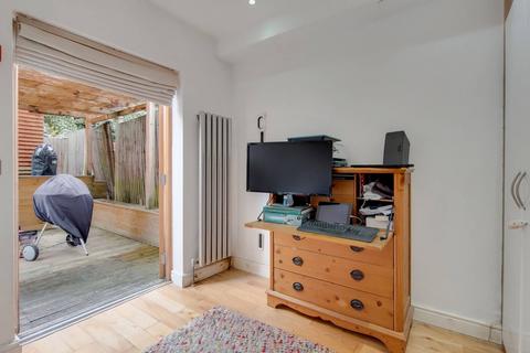 2 bedroom flat for sale, Brondesbury Villas, Queen's Park, London, NW6