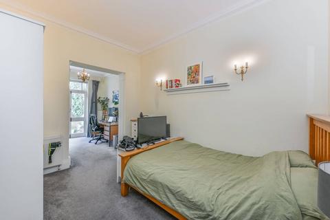 4 bedroom flat to rent, Kennington Road, Kennington, London, SE11