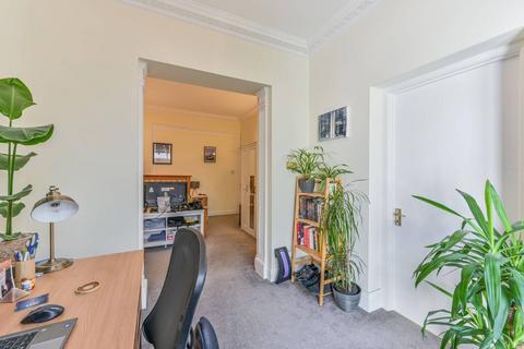 4 bedroom flat to rent, Kennington Road, Kennington, London, SE11