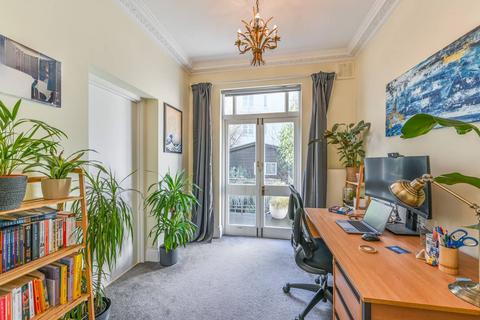 4 bedroom flat to rent, Kennington Road, Kennington, London, SE11