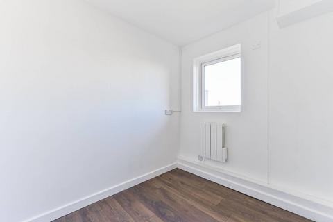 1 bedroom flat to rent, Manor Road, Wallington, SM6