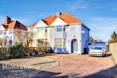 3 bedroom semi-detached house for sale, Beccles Road, Lowestoft