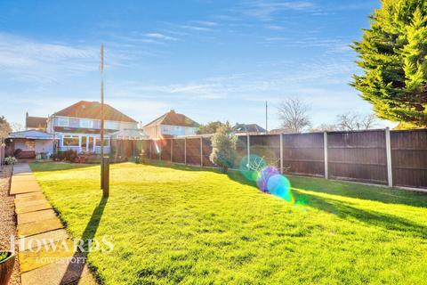 3 bedroom semi-detached house for sale, Beccles Road, Lowestoft