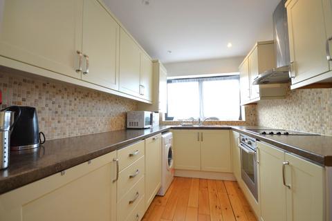 3 bedroom flat to rent, Aragon Court, London W13 0TL