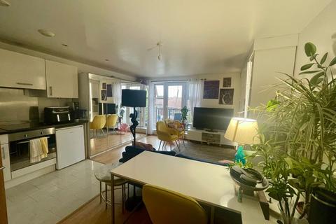 Studio to rent, Peaberry Court NW4 4JE