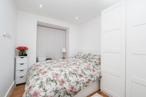 1 bedroom apartment for sale, Sutton Court Road, Surrey SM1