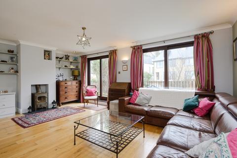 48 Pine Grove, London, SW19 7HE