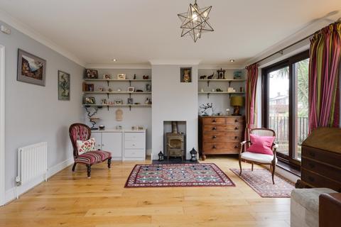 48 Pine Grove, London, SW19 7HE