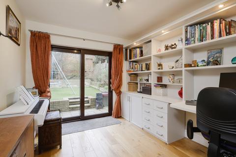 48 Pine Grove, London, SW19 7HE