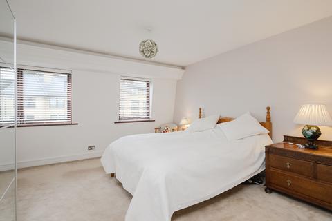 48 Pine Grove, London, SW19 7HE