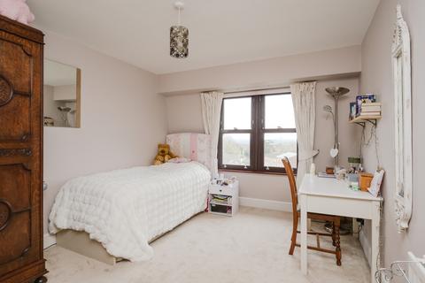 48 Pine Grove, London, SW19 7HE