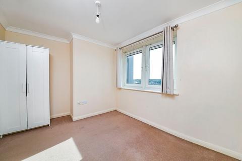 2 bedroom flat to rent, Alencon Link, Hampshire RG21