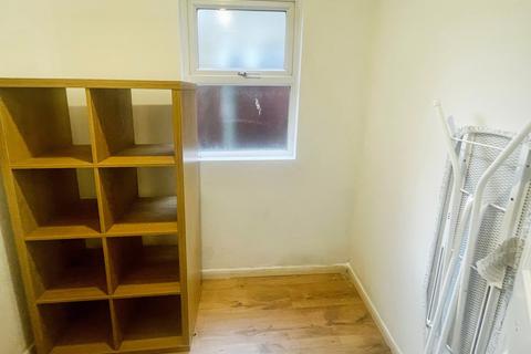 3 bedroom terraced house to rent, Chargeable Street, London E16