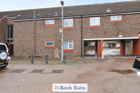 1 bedroom apartment for sale, Nash Road, Romford RM6