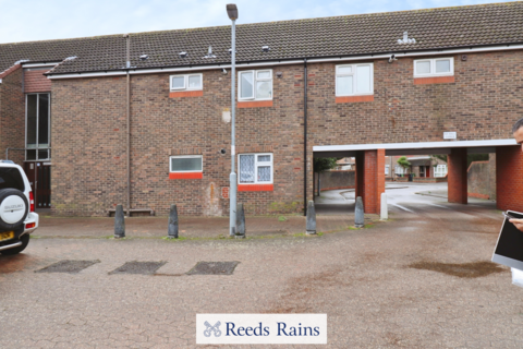 70 Nash Road, Chadwell Heath, Romford, RM6 5JP