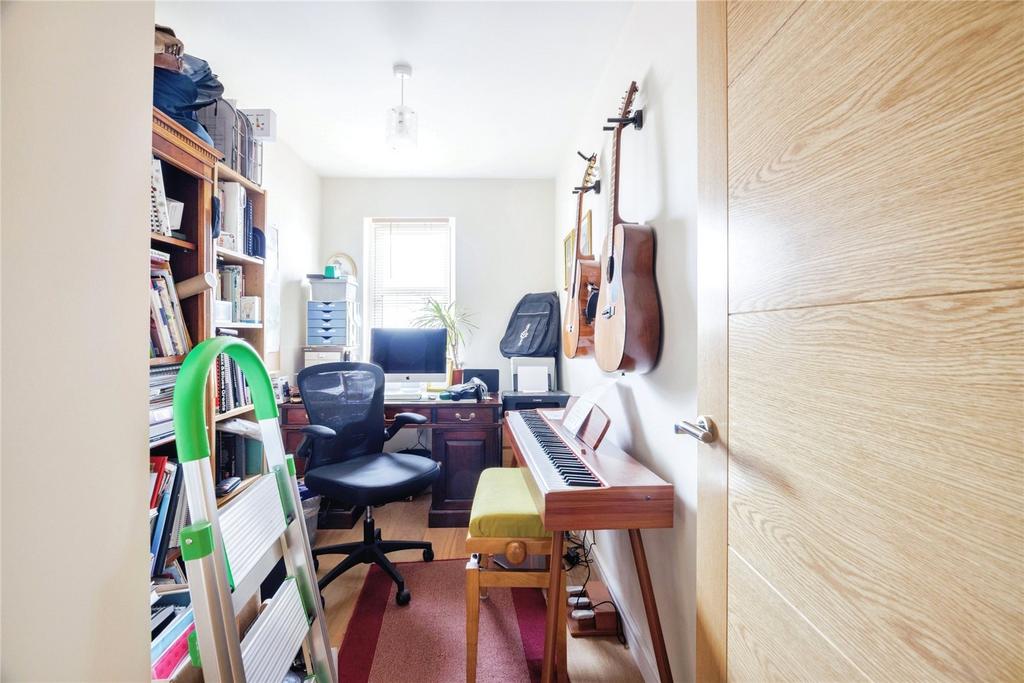 Bedroom 3/Study