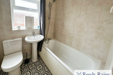 2 bedroom semi-detached house to rent, Pentlands Avenue, Greater Manchester M7