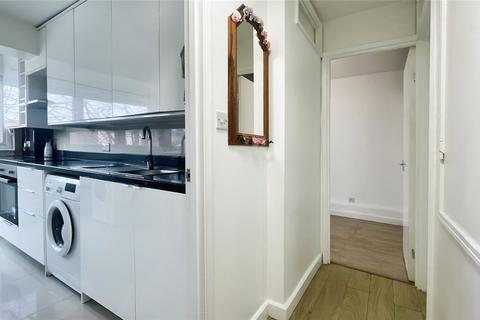 1 bedroom flat for sale, Lovelinch Close, London SE15