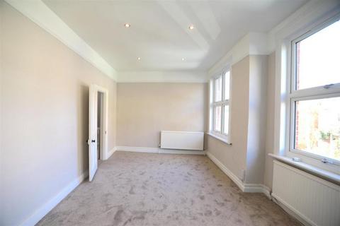 3 bedroom apartment to rent, N10