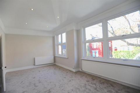3 bedroom apartment to rent, N10