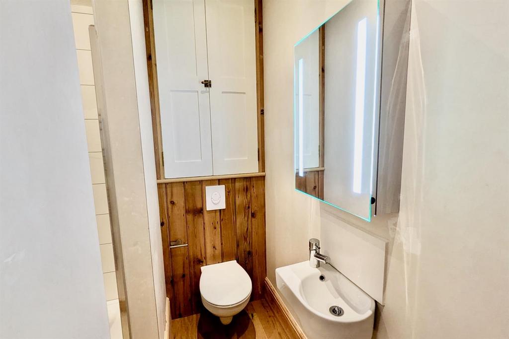 Spacious Shower Room.jpeg