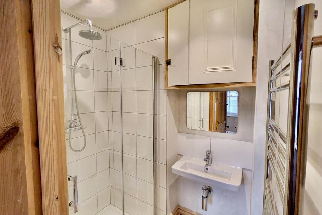 Ensuite shower room.jpeg