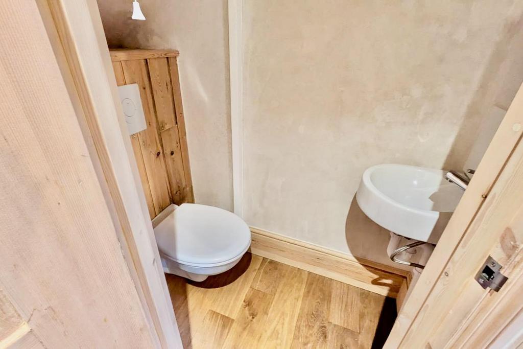 New WC and wash basin.jpeg