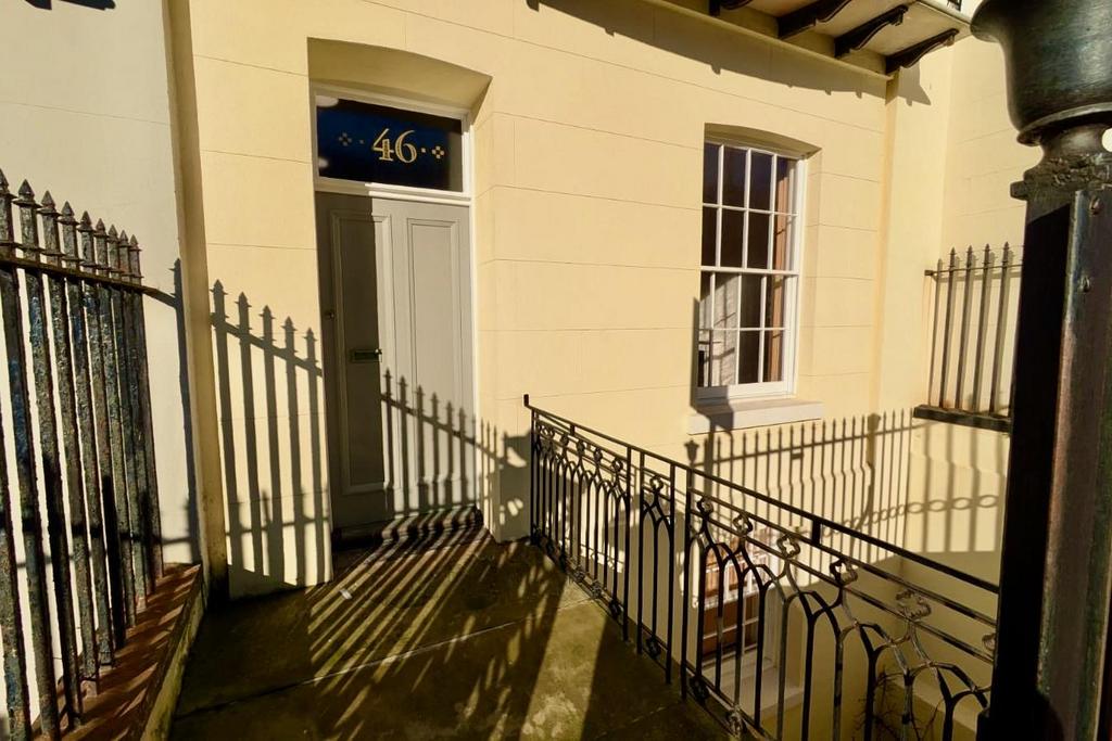 46 Wellington Sq.jpeg
