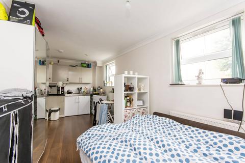 Studio to rent, Salusbury Road, Queen's Park, London, NW6