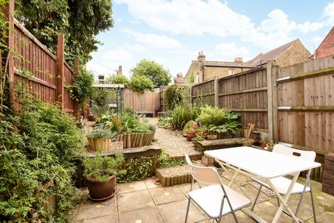 3 bedroom house to rent, Derinton Road Tooting SW17