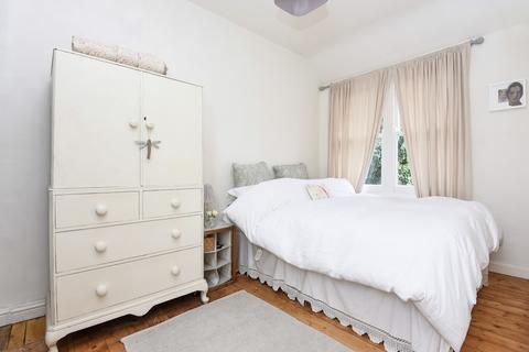 3 bedroom house to rent, Derinton Road Tooting SW17