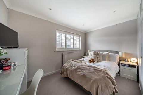 11 Greenway Close, West Byfleet, KT14 6QZ