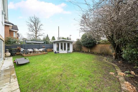 11 Greenway Close, West Byfleet, KT14 6QZ