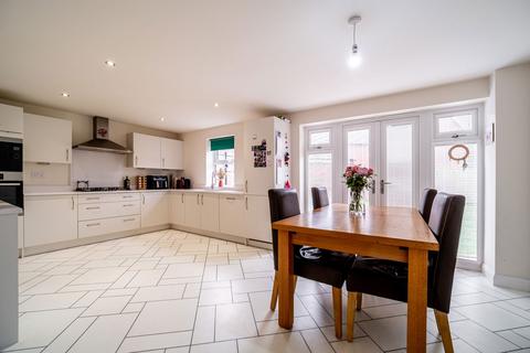 4 bedroom detached house for sale, Burton-on-trent DE15